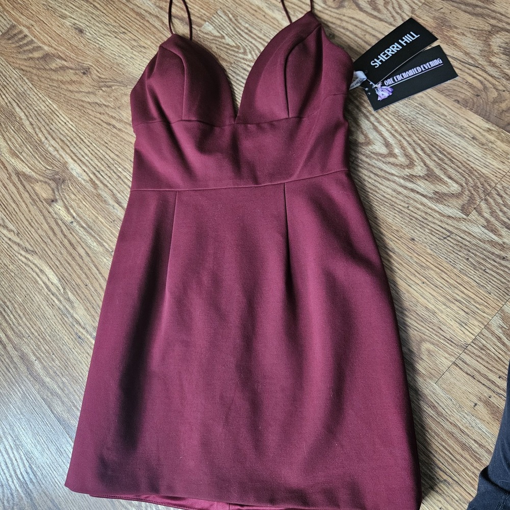 Sherri Hill V Neck Formal Dress Size 10 Maroon Wine Color Style # 52358